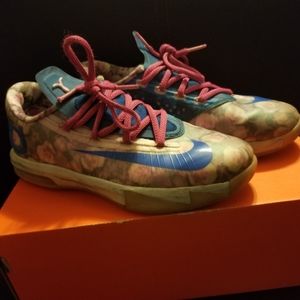 Nike KD Aunt Pearls "Breast Cancer Tribute"